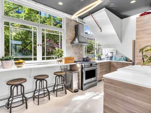 83 Alexander Street, Vancouver, BC 