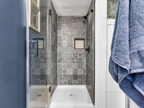 83 Alexander Street, Vancouver, BC 