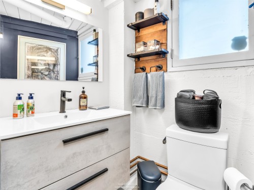 83 Alexander Street, Vancouver, BC 