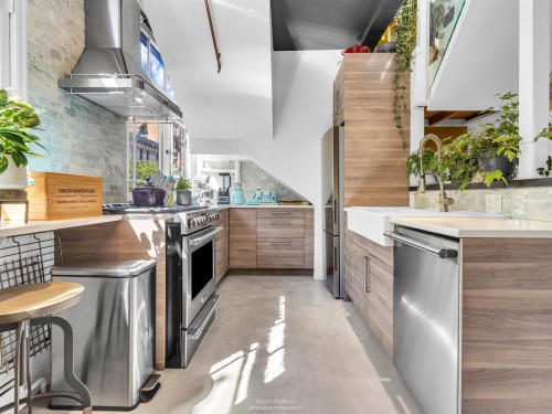 83 Alexander Street, Vancouver, BC 