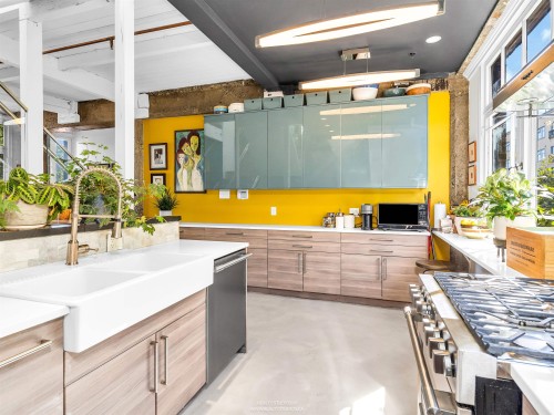 83 Alexander Street, Vancouver, BC 