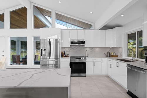 1257 Chartwell Place, West Vancouver, BC 