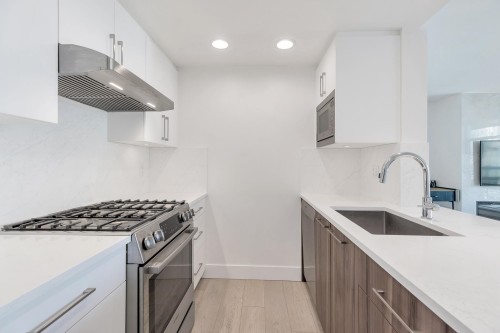 1608-198 Aquarius Mews, Vancouver, BC 