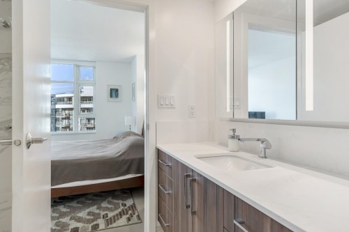 1608-198 Aquarius Mews, Vancouver, BC 