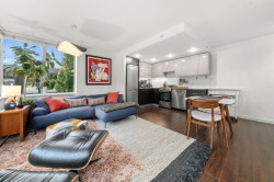 211-445 2nd Avenue W Vancouver, BC V5Y 0E8