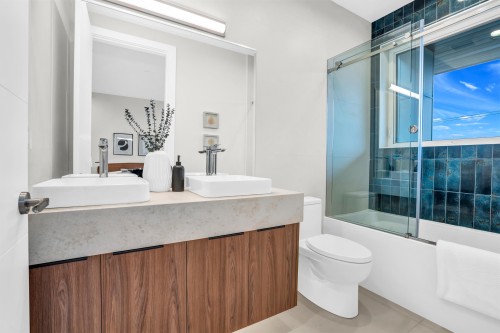 2380 Marine Drive, West Vancouver, BC 