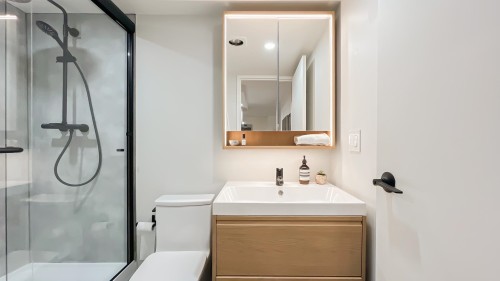 102-2016 Fullerton Avenue, North Vancouver, BC 