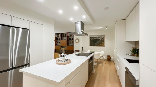 102-2016 Fullerton Avenue, North Vancouver, BC 