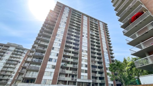 102-2016 Fullerton Avenue, North Vancouver, BC 