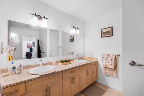 815 29Th Street E, North Vancouver, BC 