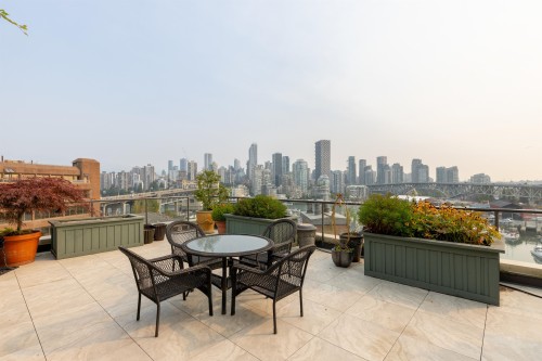 1009-1450 Pennyfarthing Drive, Vancouver, BC 