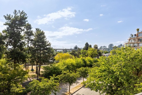 1009-1450 Pennyfarthing Drive, Vancouver, BC 