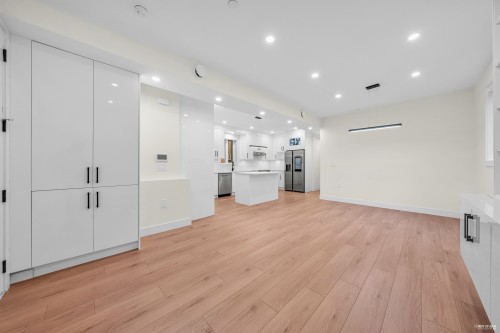 2-3090 Vanness Avenue, Vancouver, BC 