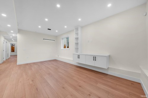 2-3090 Vanness Avenue, Vancouver, BC 