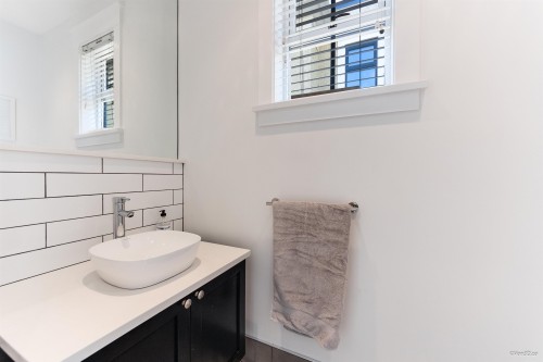 1017 8Th Avenue W, Vancouver, BC 