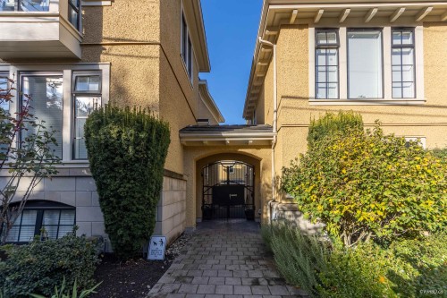 1017 8Th Avenue W, Vancouver, BC 