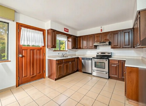 1609 Bewicke Avenue, North Vancouver, BC 