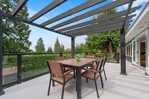 727 Crystal Court, North Vancouver, BC 