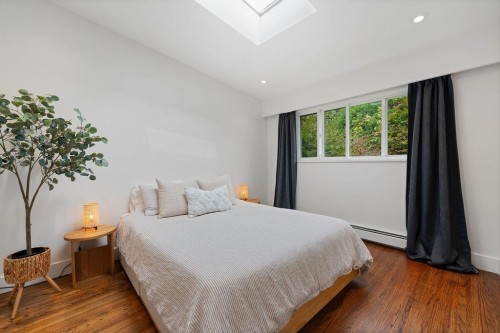 727 Crystal Court, North Vancouver, BC 