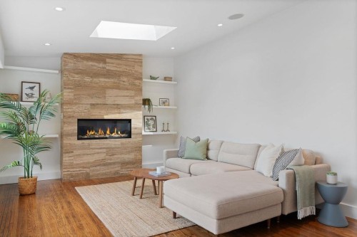 727 Crystal Court, North Vancouver, BC 