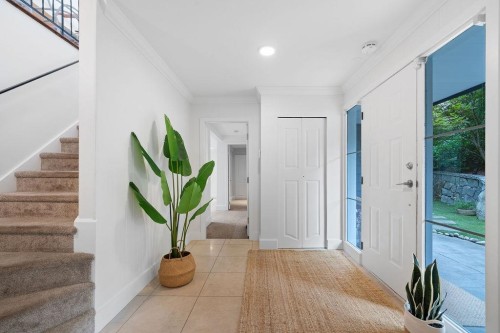 727 Crystal Court, North Vancouver, BC 