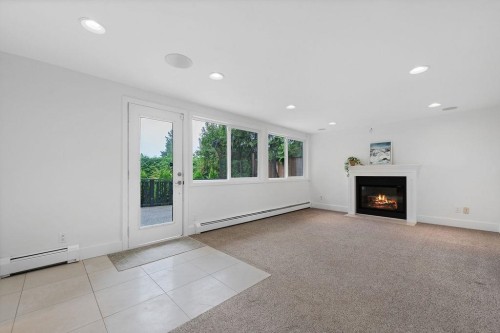 727 Crystal Court, North Vancouver, BC 