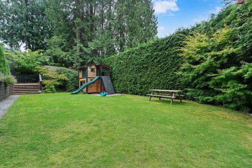 727 Crystal Court, North Vancouver, BC 