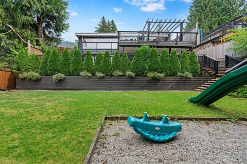 727 Crystal Court, North Vancouver, BC 