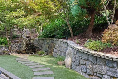 727 Crystal Court, North Vancouver, BC 