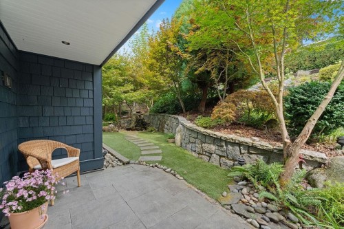 727 Crystal Court, North Vancouver, BC 