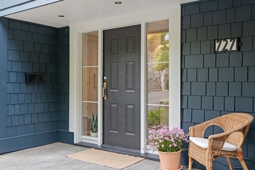 727 Crystal Court, North Vancouver, BC 