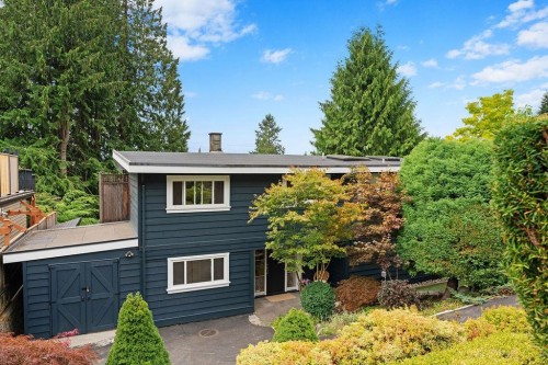 727 Crystal Court, North Vancouver, BC 