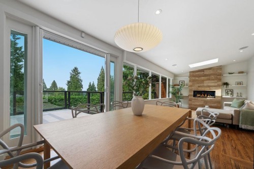 727 Crystal Court, North Vancouver, BC 