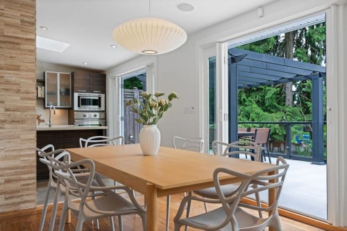 727 Crystal Court, North Vancouver, BC 