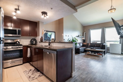 415-6888 Southpoint Drive, Burnaby, BC 