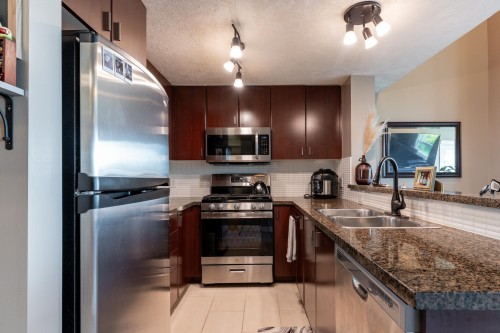 415-6888 Southpoint Drive, Burnaby, BC 