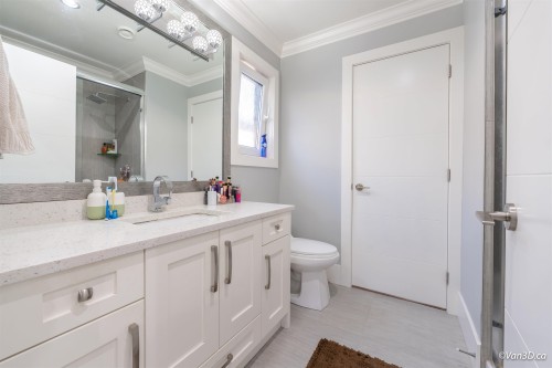 146 40Th Avenue W, Vancouver, BC 