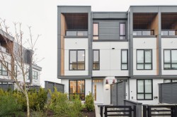 201-715 Ducklow Street  Coquitlam, BC V3J 0P7