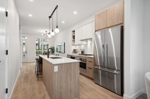 201-715 Ducklow Street, Coquitlam, BC 