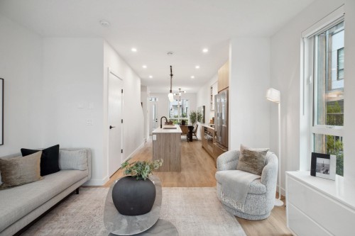 201-715 Ducklow Street, Coquitlam, BC 