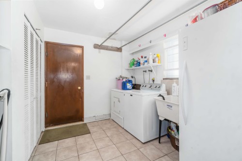 5820 Earles Street, Vancouver, BC 