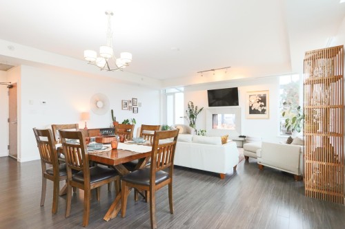 2202-2200 Douglas Road, Burnaby, BC 