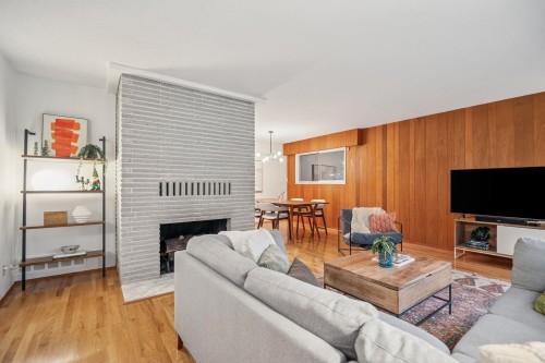 2174 Hoskins Road, North Vancouver, BC 