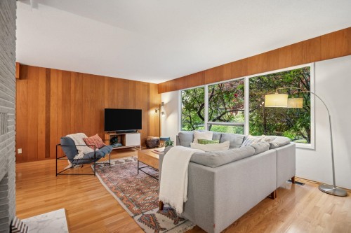 2174 Hoskins Road, North Vancouver, BC 