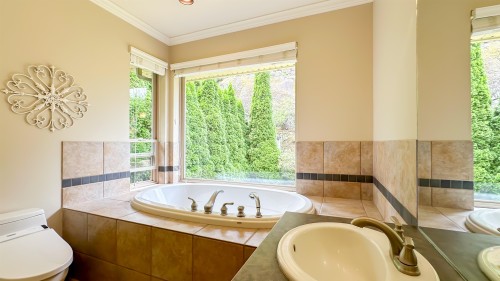 158 Stonegate Drive, West Vancouver, BC 