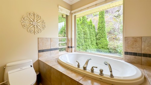 158 Stonegate Drive, West Vancouver, BC 