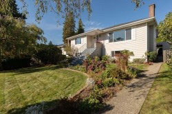 6465 Dawson Street  Burnaby, BC V5B 2W7