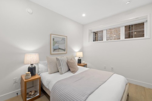 2432 49Th Avenue W, Vancouver, BC 