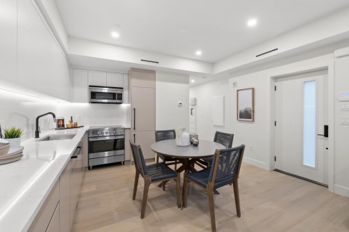 2432 49Th Avenue W, Vancouver, BC 