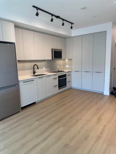 404-3075 Murray Street, Port Moody, BC 